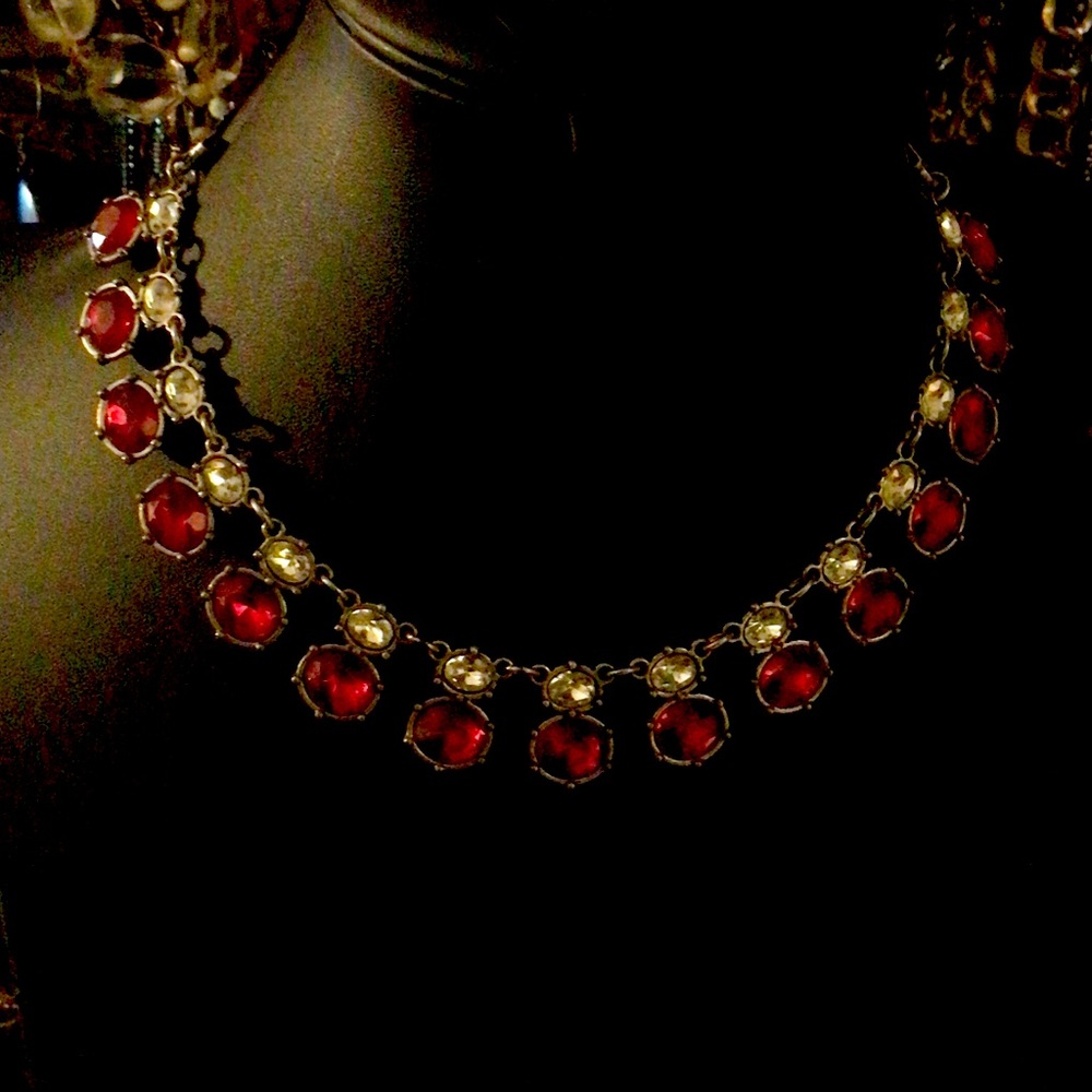 Avon vintage NTW red and clear rhinestone studded collar necklace